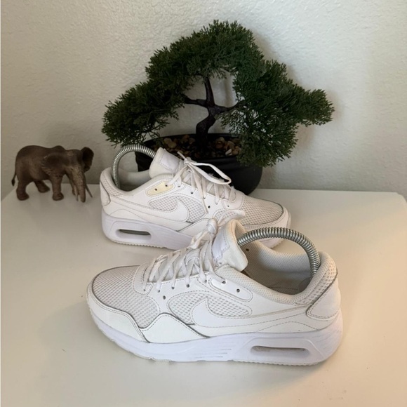 Nike ❤️🔥✨🤩White Athletic Sneakers - Picture 4 of 5